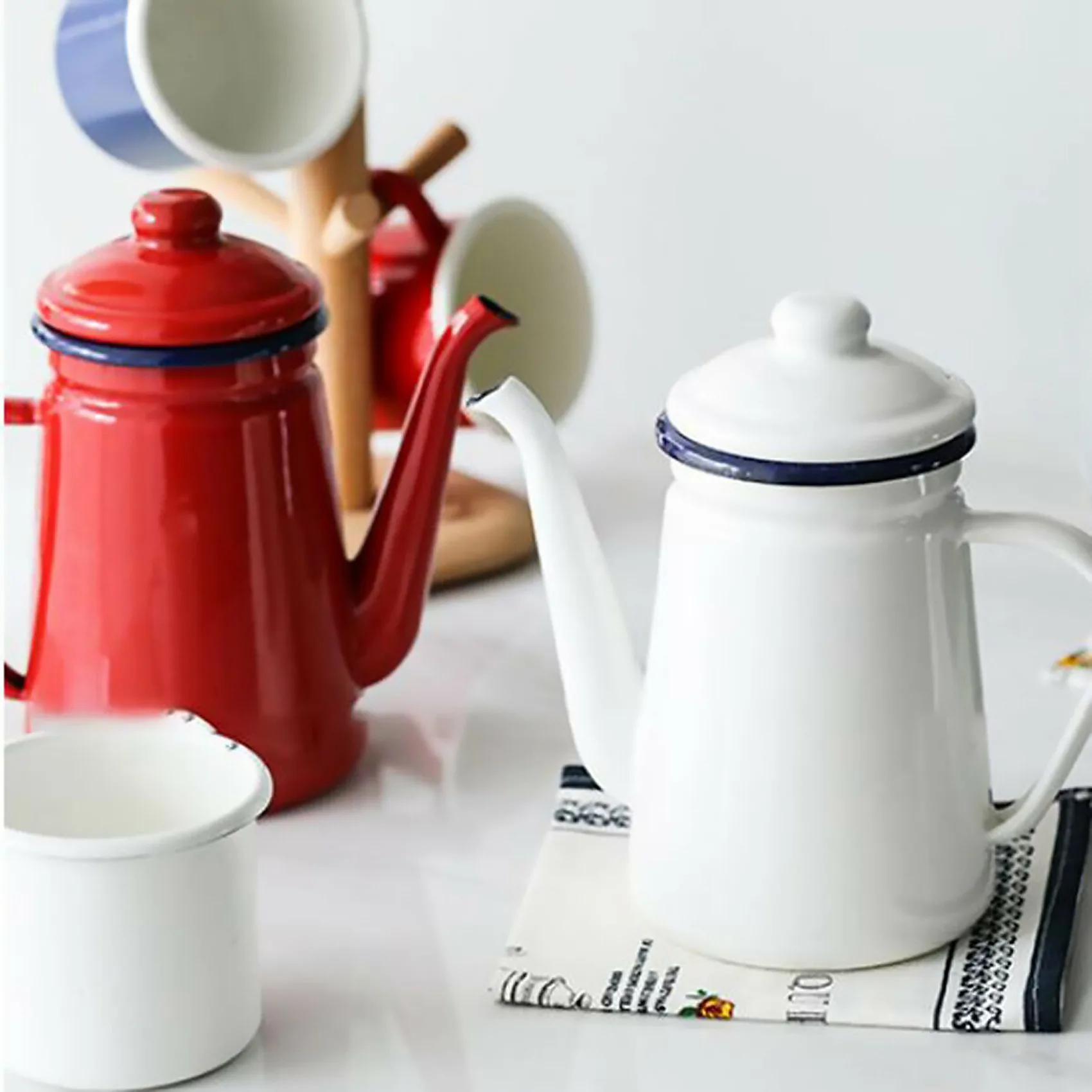 【A47T】1.1L High-Grade Enamel Coffee Pot Pour over Milk Water Jug Pitcher Teapot Kettle for Gas Stove and Induction Cooker White