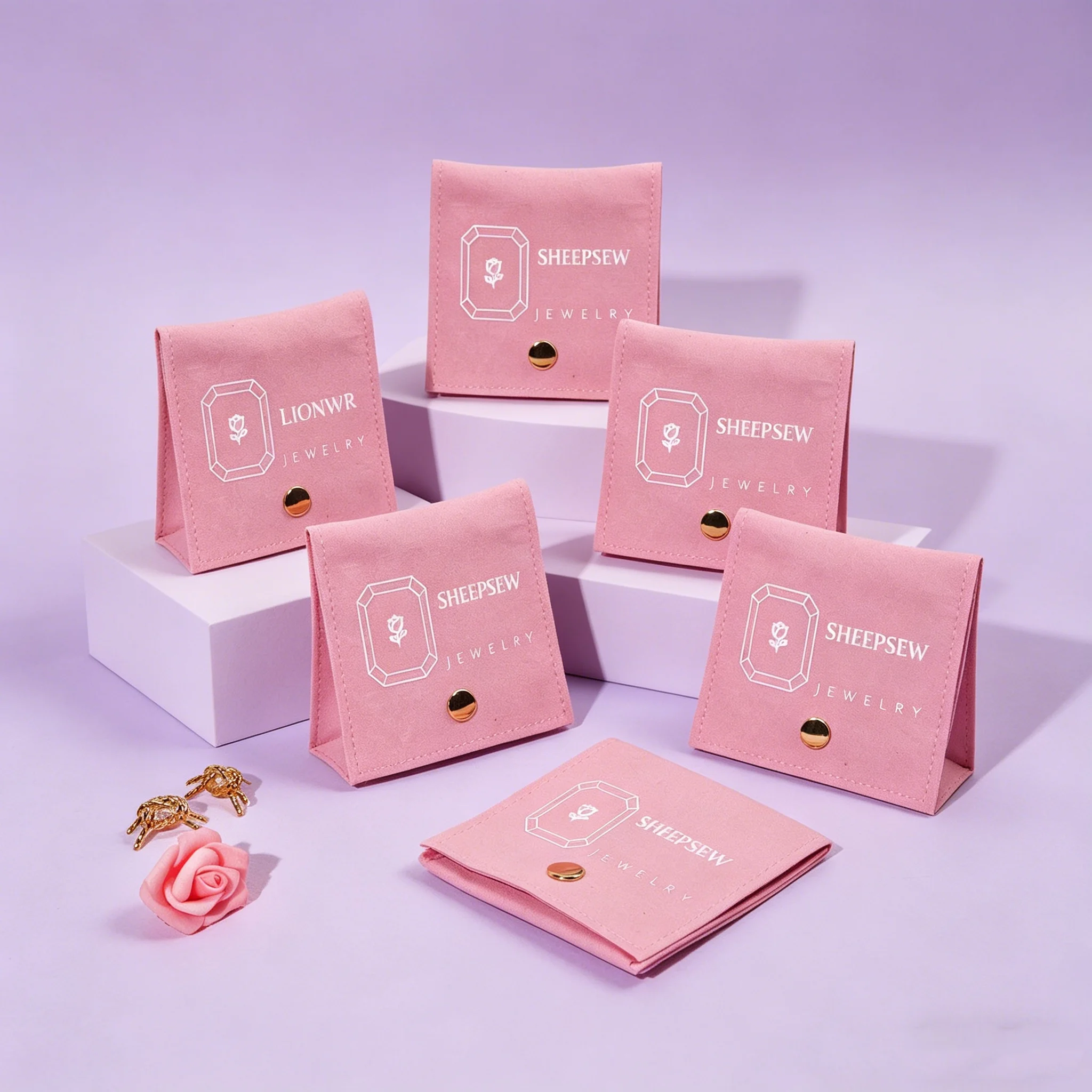 

Оптовая продажа мешочков для ювелирных изделий из микрофибры и замши с индивидуальным логотипом OEM от SheepSew