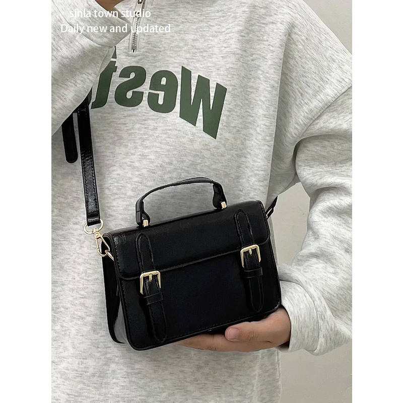 High-end texture niche bag 2024 new trendy and versatile postman single shoulder portable small square bag crossbody