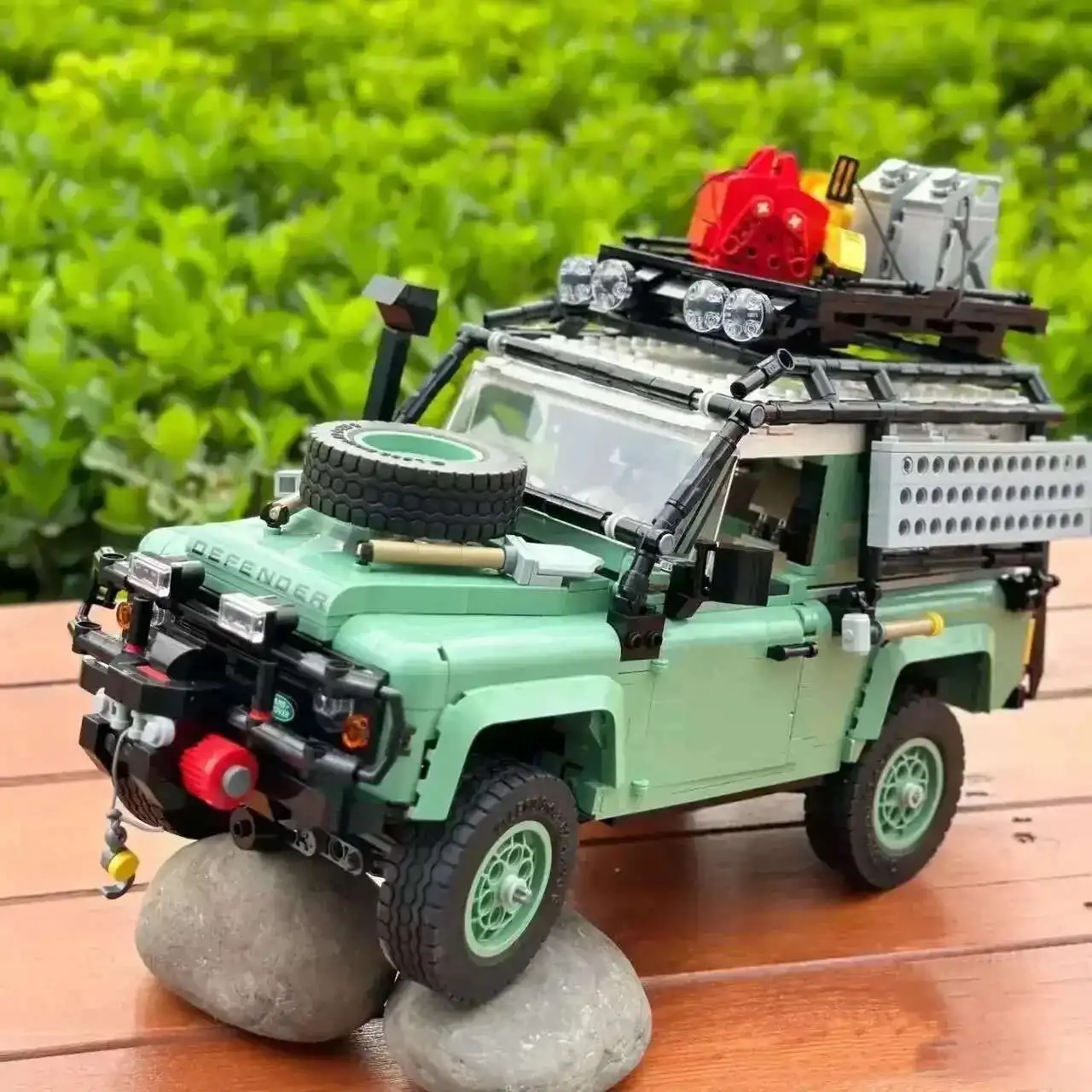 

2336pcs Classic Lands Rover Defender 90 Off-road Vehicle Car SUV ICONS 10317 Model Building Blocks Technical Toys boy kids gift