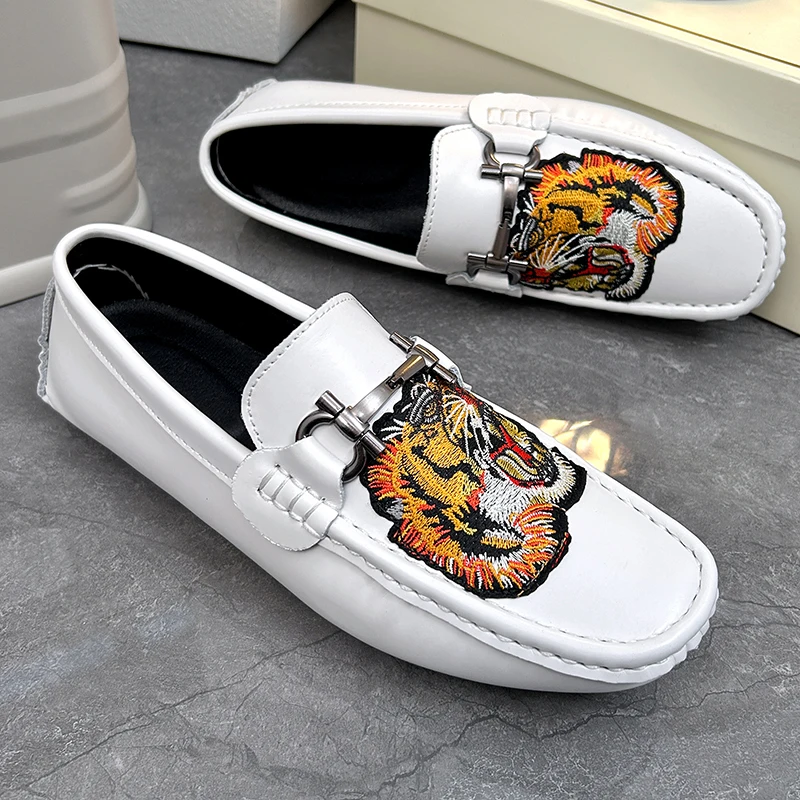 New Cool Mens Big Size 38-46 Moccasin Shoes White Youth Fashion England Gentleman Casual Loafers Breathable Leisure Loafers