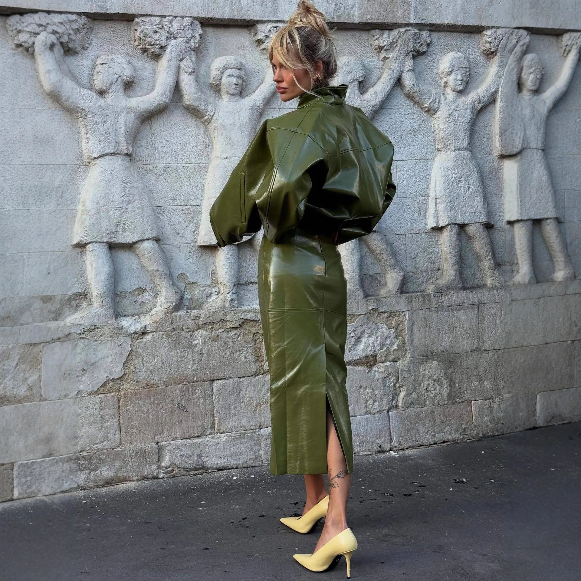 

2025 New Olive Green PU Leather Jacket Blazer Skirt Two Piece Set Women High End Temperament Fashion Professional Suit