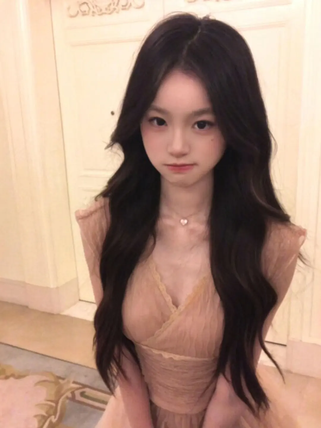 

Мягкий комплект из топа с V-образным вырезом и юбки, удобный летний модный наряд для женщин, с коротким рукавом, на хлопковой подкладке.