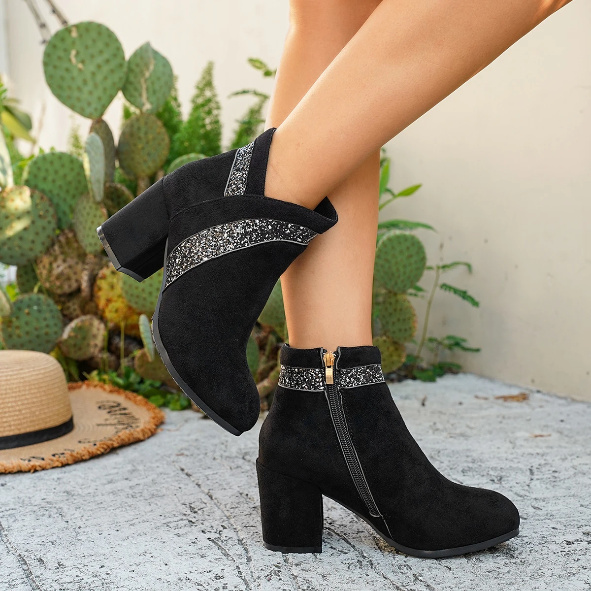 Retro Wildleder-Stiefeletten mit Nieten und Blockabsatz für Damen, Winter 2026, Modische Quadratische Absätze, Seitenreißverschlüsse, Elegante Damenstiefel – Detail 3
