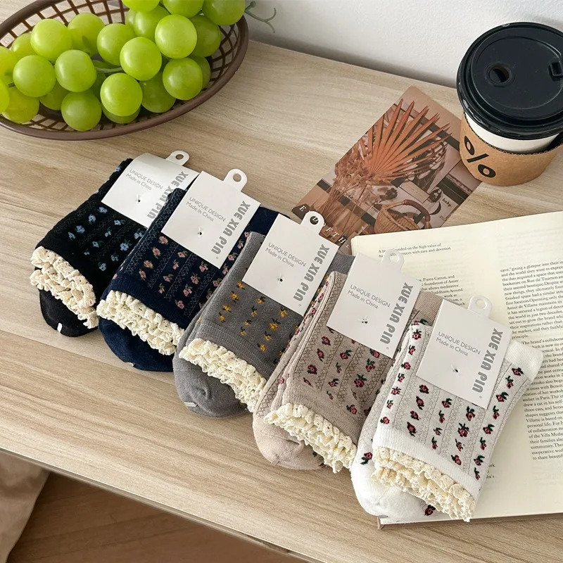 

5 Pairs Autumn Winter Korean-Style Lace Vintage Floral Mid-Calf Socks with Ruffles Grip Socks Cotton Coquette Socks High Quality