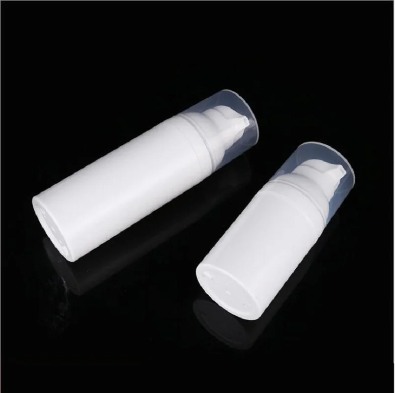 Butelka airless z białego plastiku o pojemności 75 ml z białą pompką airless i przezroczystą pokrywką do esencji/serum/balsamu/podkładu/kremu.