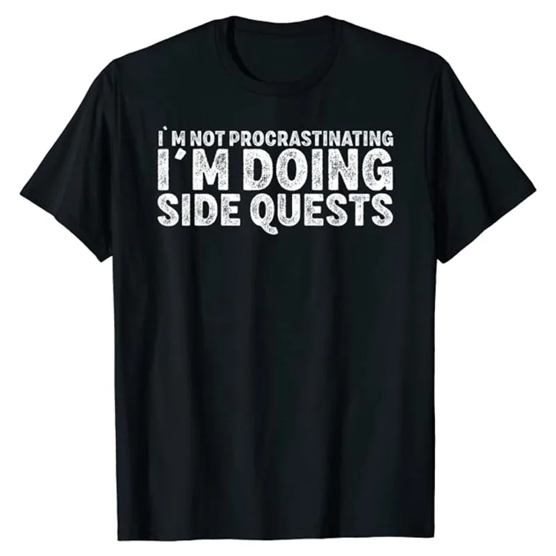 Não estou procrastinando, estou fazendo missões secundárias - Camiseta |   Camiseta Engraçada de Gamer com Estampa de Letras para Homens e Mulheres - Fantasia de Jogo