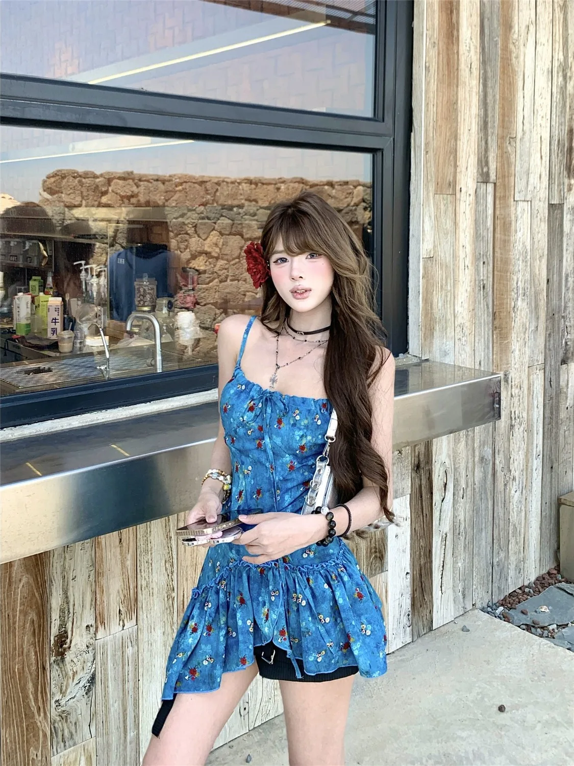 

Sweet And Spicy Blue Floral Print Halter Top Women's Summer 2026 New Retro Waist Cinched Ruffle Splicing Asymmetrical Blouse