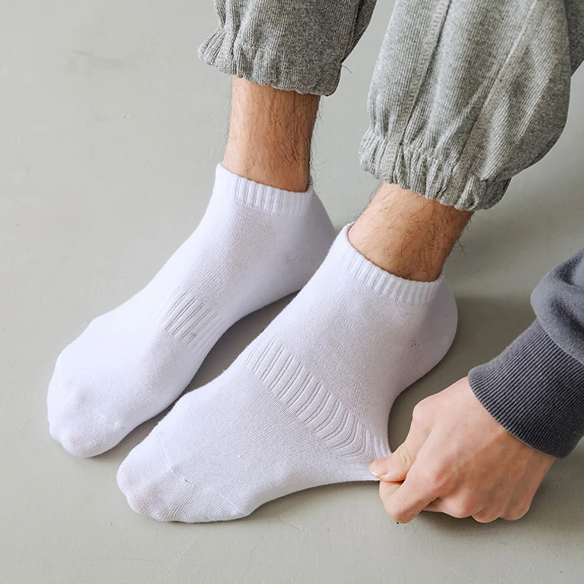 1/5 Pairs Unisex White & Black Thin Casual Low Cut Ankle Socks Athletic Running No Show Short Socks For Women and Men view 4