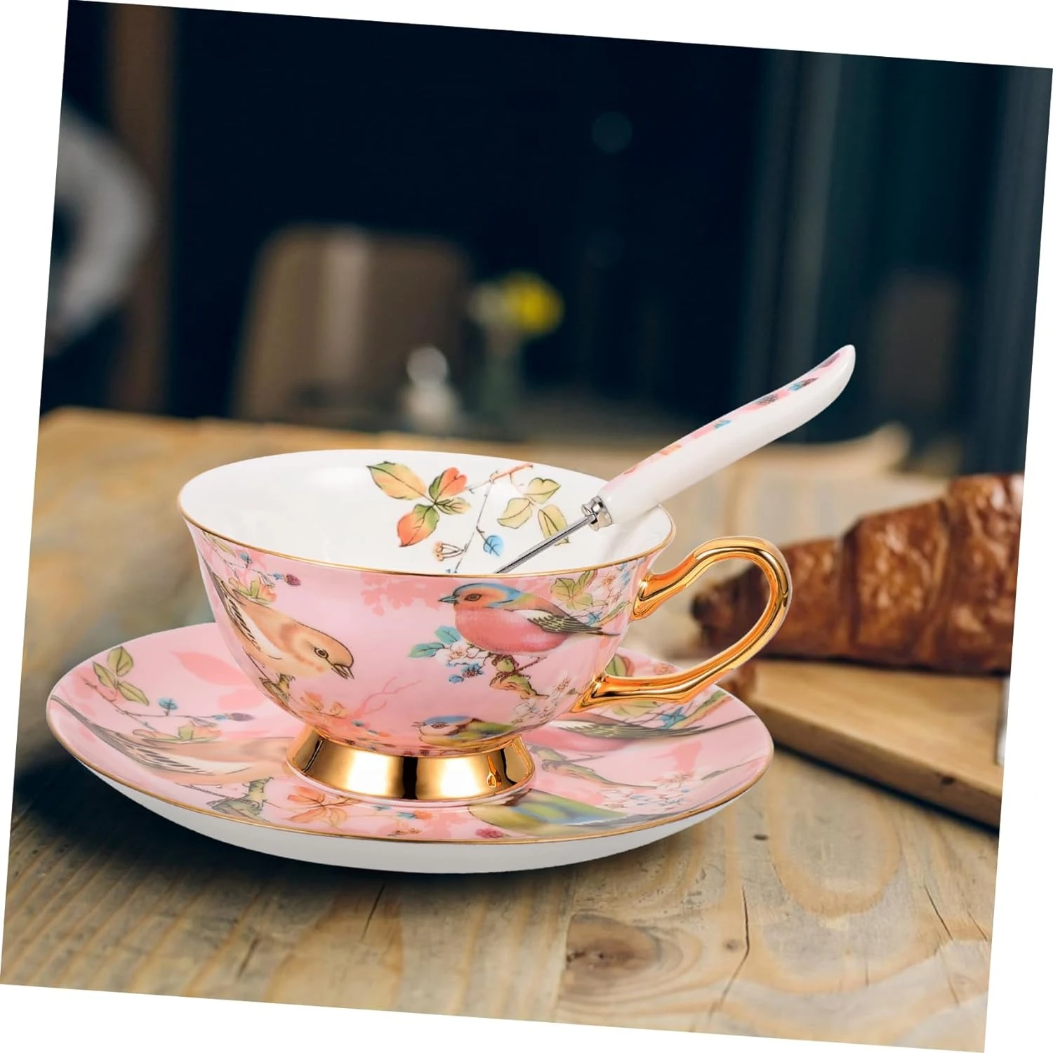 Elegant High-Quality Bone China Tea Set in a Beautiful Gift Box for Sophisticated Dining Experience. This Exquisitely Crafted Te