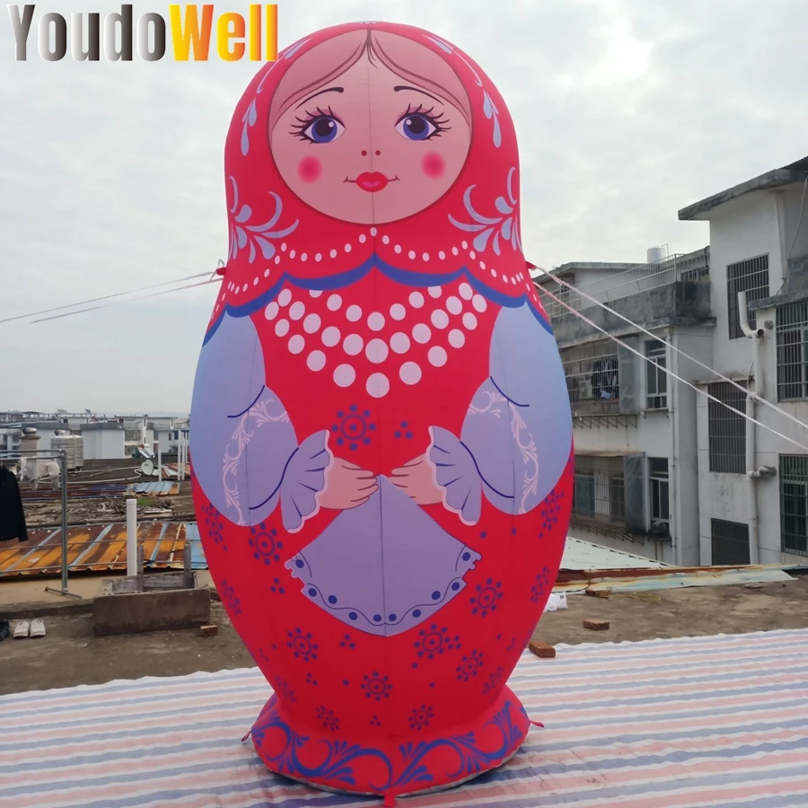 

Russian Baby Baby inflatable doll face model is placed at the door of the event amusement park. Children like it very much