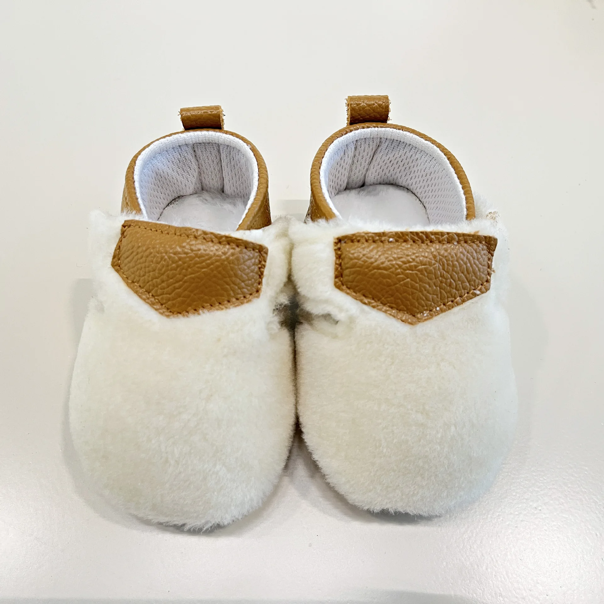 Baby Crib Shoes Girl Boy Toddler Casual Fluff Leather Shoes Newborn Infant Barefoot Shoes For First Steps Sapato Loafers Items