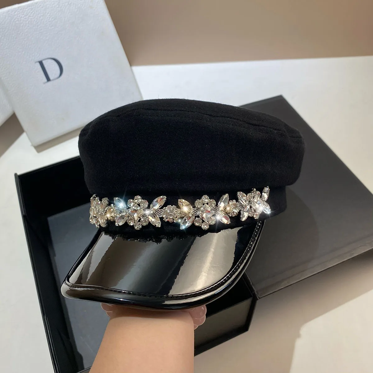 2025 outono Paris Fashion Navy Cap – Chapéu de jornaleiro de mistura de lã de luxo, detalhes de cristal Swarovski, perfeito para estilo de rua