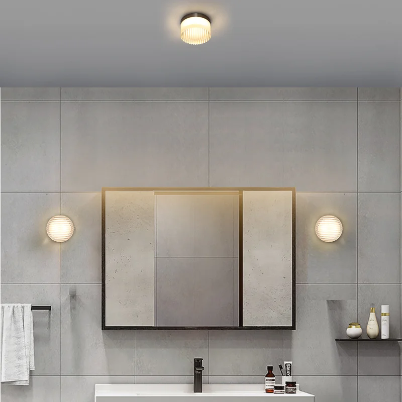 Semplice e moderno arredamento camera da letto comodino lampada da parete a LED personalità nordica paralume in acrilico applique plafoniere