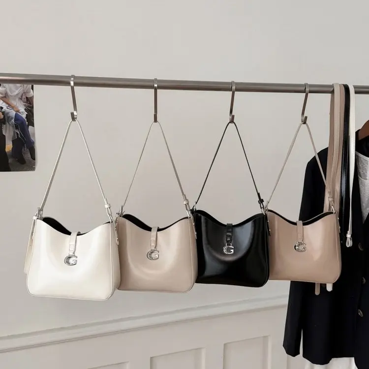 

2026 New Bag Women's Fashion Versatile Shoulder Messenger Women's Bag Retro High-end Oil Wax Leather Underarm Handbag