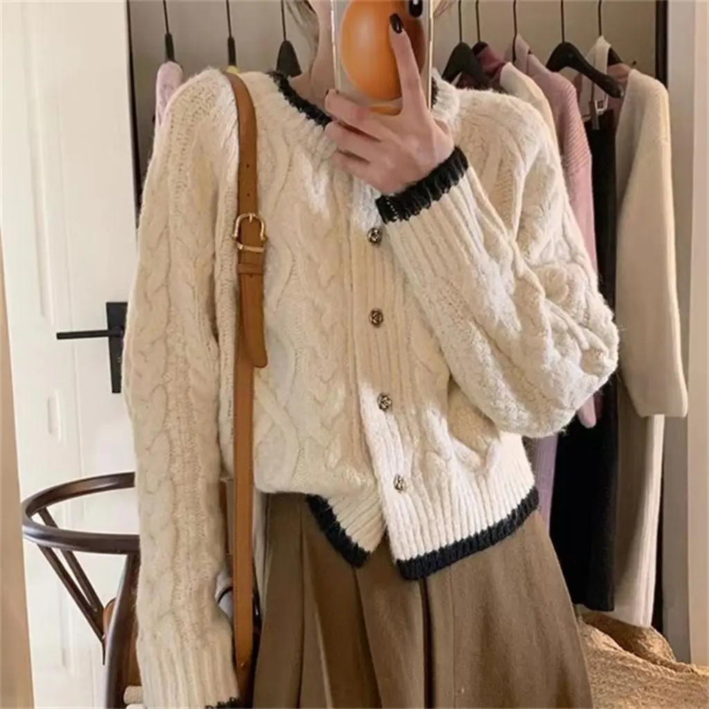 

Women's Soft Waxy Twist Contrast Color Sweater Coat Casual Loose Knitted Cardigan Top with Rose Buckle for Spring And Autumn