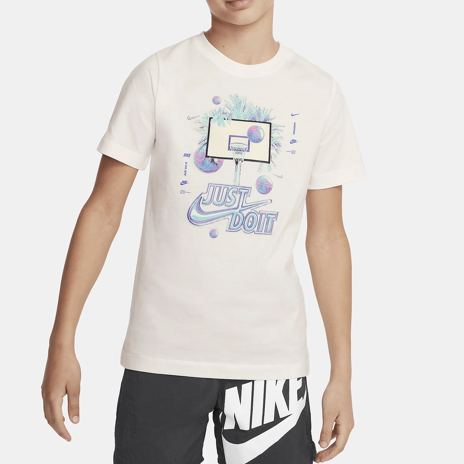 Nike Authentic Season's New Big Kids Fashion T-shirt respirant à col rond et manches courtes FV5348-133