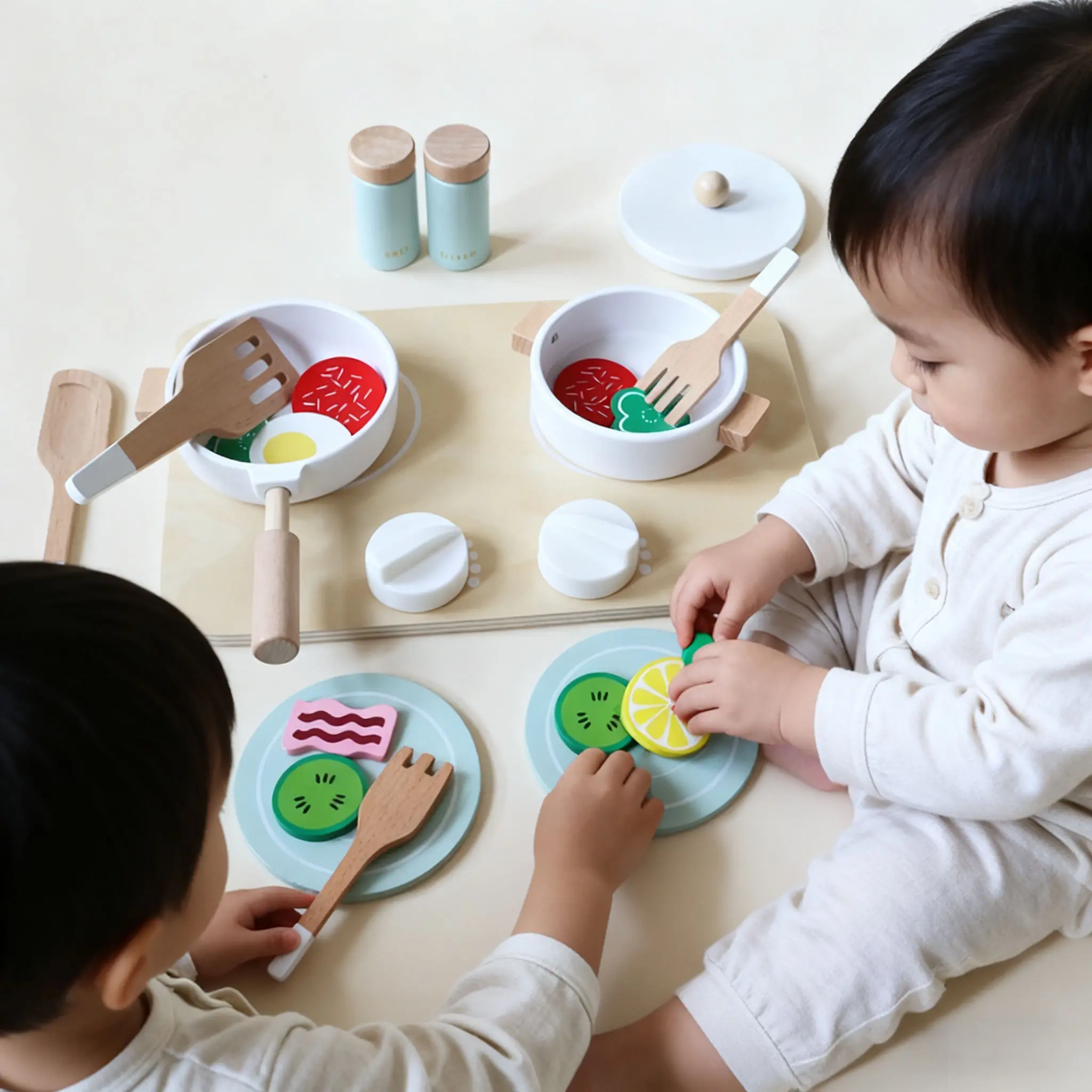 Frisse stijl houten keukenspeelgoedset: kinderen doen alsof ze kookgerei spelen, houten ambachtelijk grensoverschrijdend speelgoed