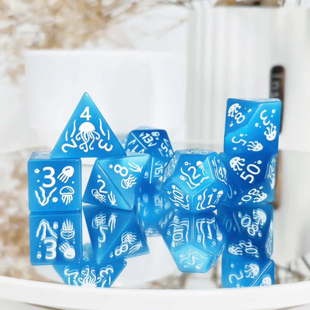 juego-de-dados-de-piedra-de-jade-ojo-de-gato-azul-natural-personalizado-con-esquinas-redondeadas-de-medusa-marina-para-juegos-de-mesa-dnd