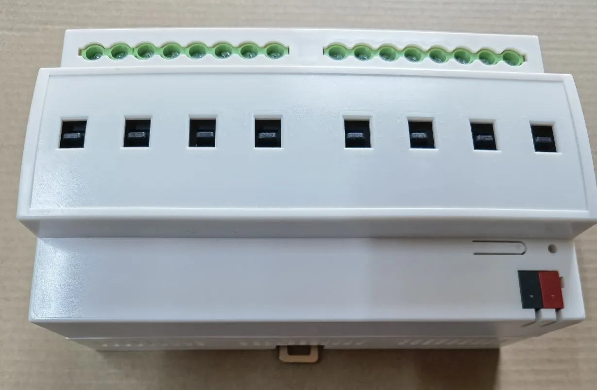 

8-way switching module