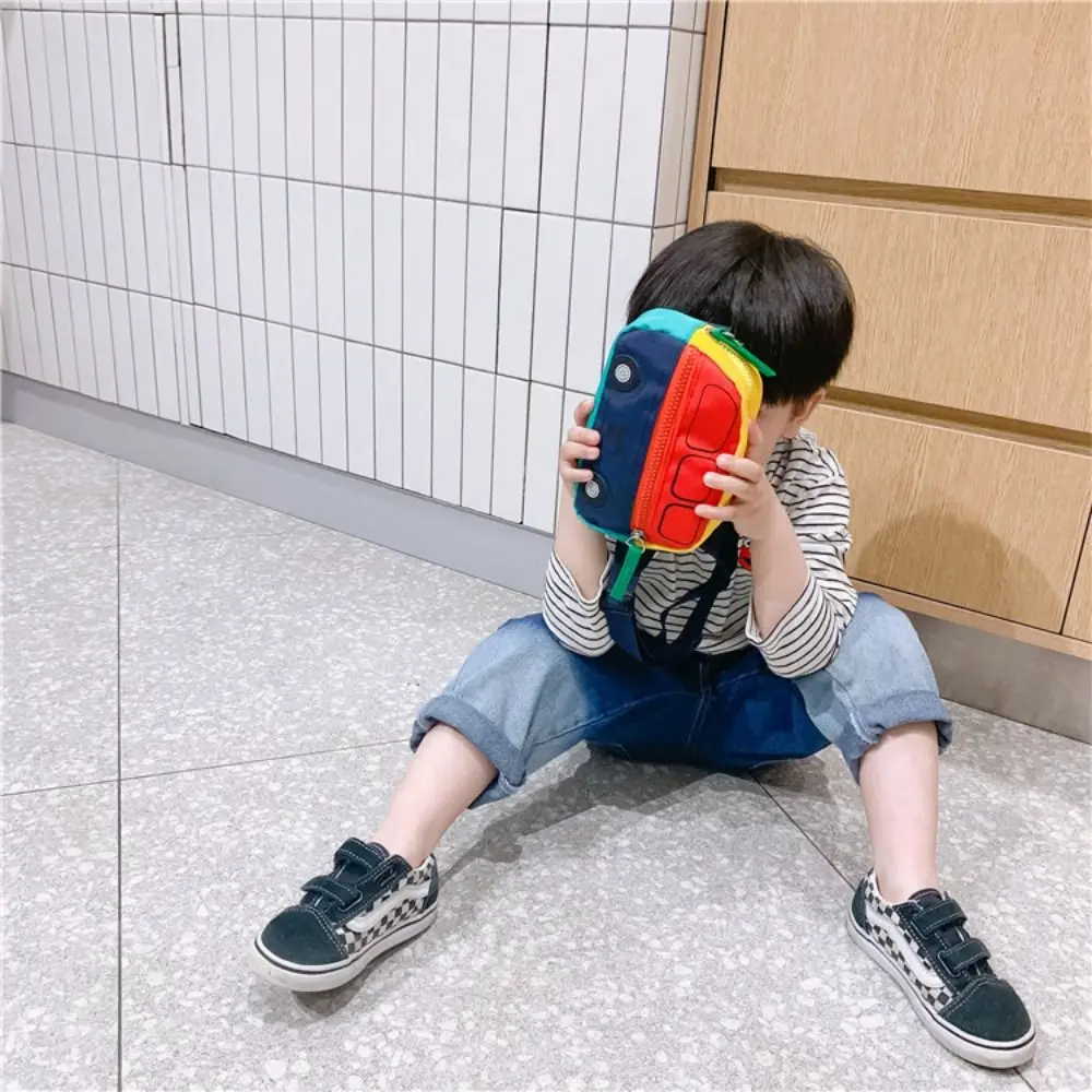 Borsa a tracolla con cintura regolabile alla moda per bambini Borse da petto per bambini con cerniera morbida e liscia Marsupio portatile a forma di auto per cartoni animati Ragazzo