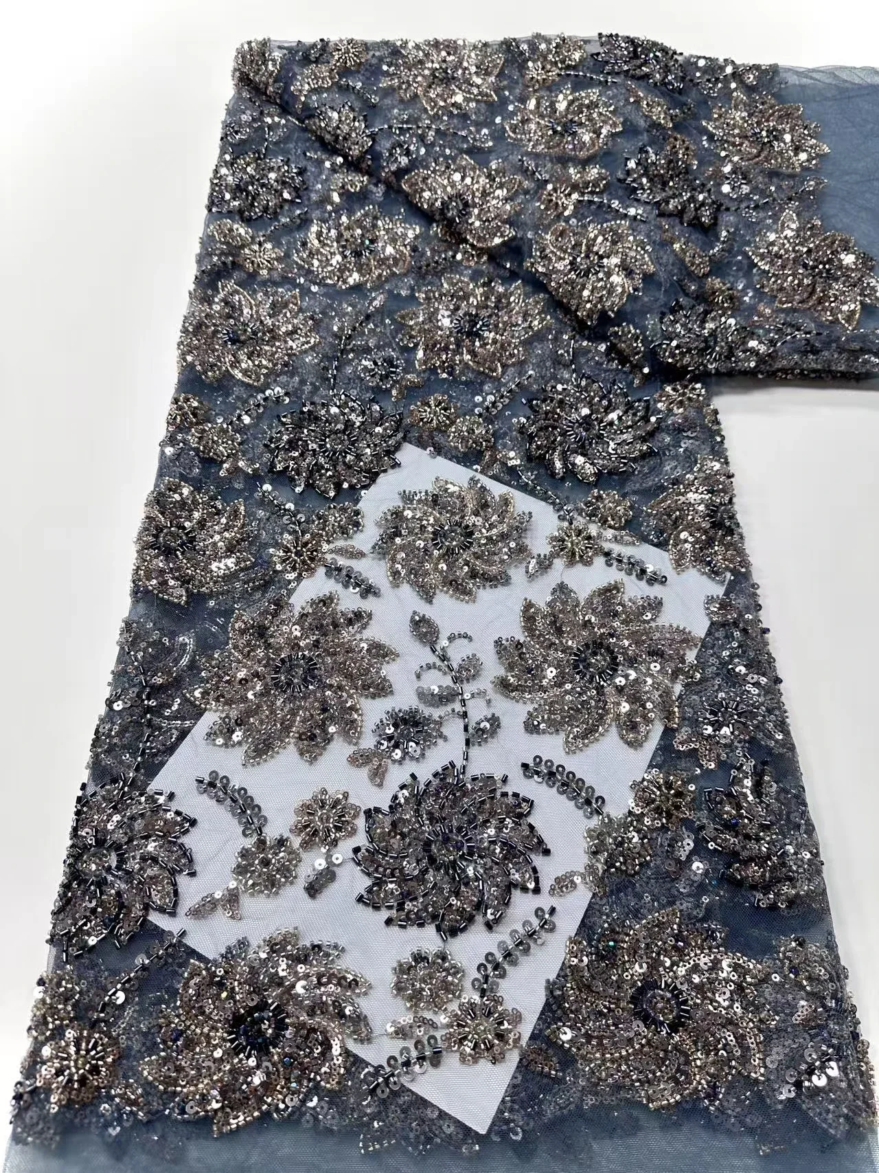 Delicate Eligant Heavy Beads Lace Fabric High Quality 2025 Embroiderd Sequins Tulle Lace Fabric for Wedding Evening Dress AH1704