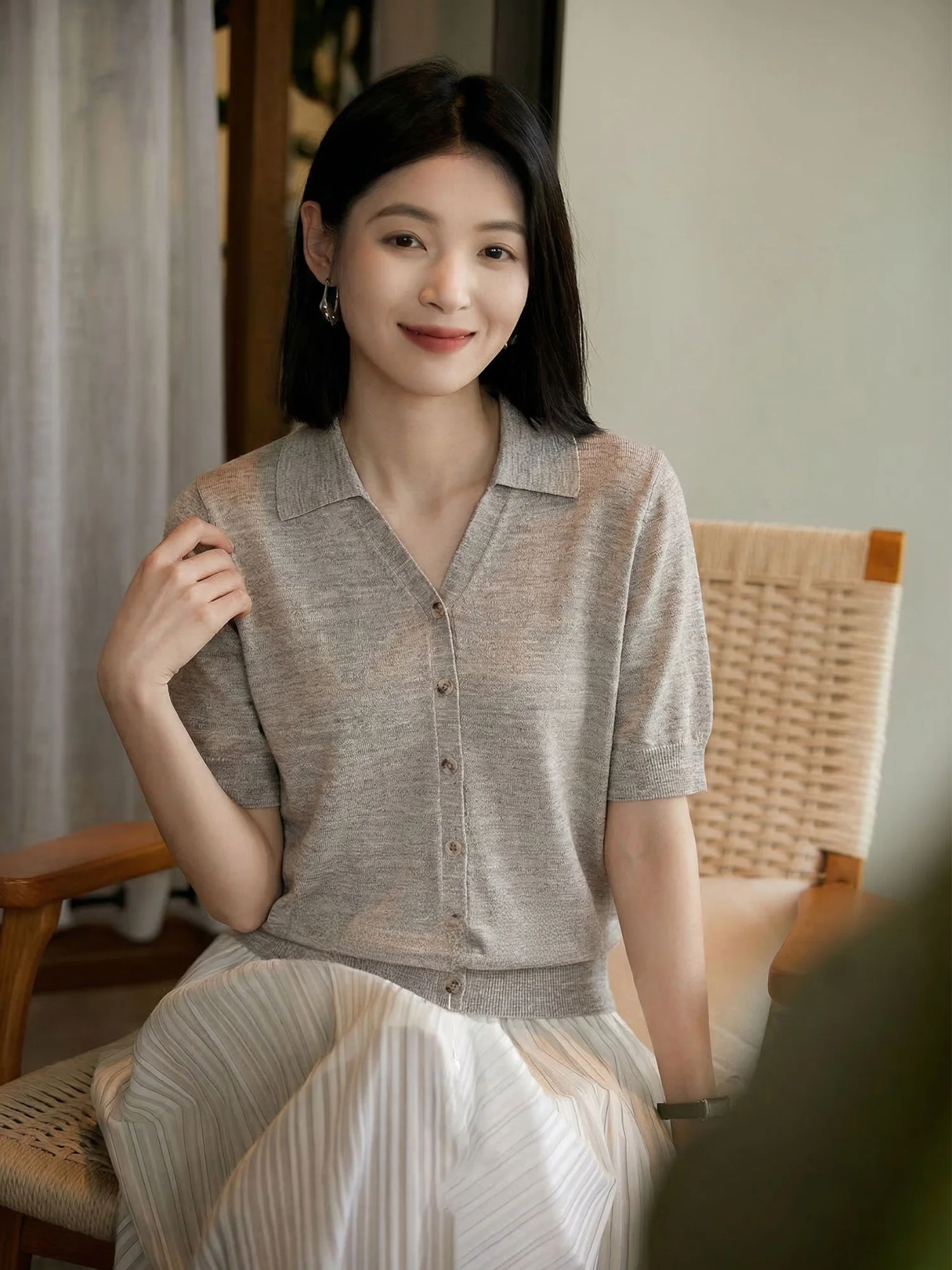

Chivirin Women's Knitted Woolen T-Shirt Short Sleeve Turn-down Collar Slim Fit Casual Versatile Summer Top Quality Material