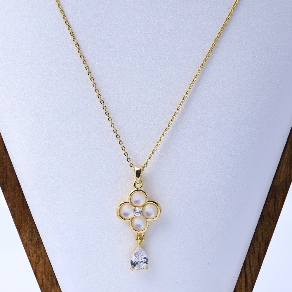 Korean version niche design titanium steel necklace feminine simple clover pendant clavicle chain geometric necklace ornament