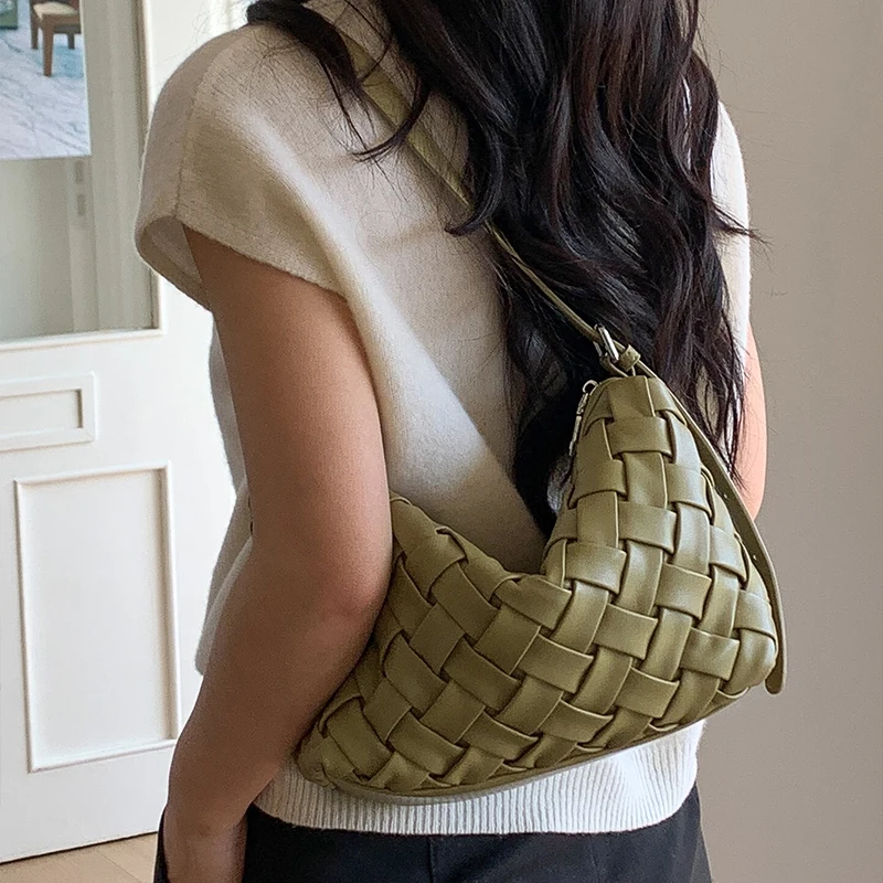 

Korea Design Woven Pattern Handbag Fashionable Crossbody Dumpling Bag Versatile Polyester Lining Zipper Closure Soft PU Mate