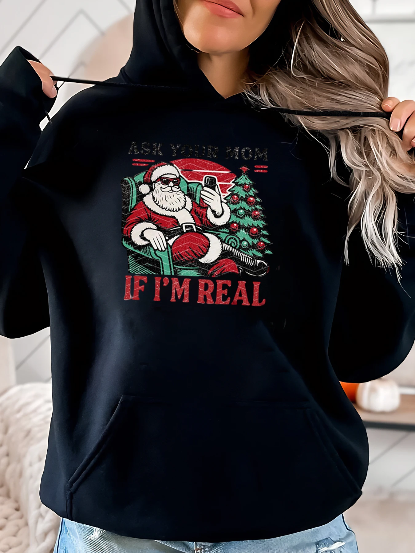 เสื้อฮู้ดคริสต์มาสลายซานตาคลอสถ่ายเซลฟี่ สอบถามคุณแม่ว่าฉันเป็นของแท้หรือไม่ เสื้อผ้าลำลองสำหรับผู้หญิง สวมใส่ในวันหยุด สีดำ ไซส์พลัส
