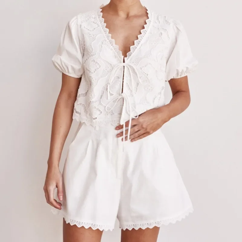 

Summer Cotton Cut-out Stitching Design Sense Set Women's Summer New V-neck Short Sleeve Lace-up Top Shorts Two-piece Set