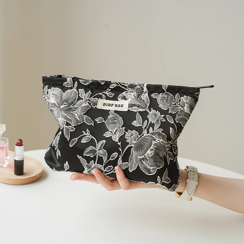 Vintage Black Flower Women\'s Cosmetic Bag Large Capacity Cosmetic Lipstick Storage Bag Travel Amenity Bag Convenient Handy Bag