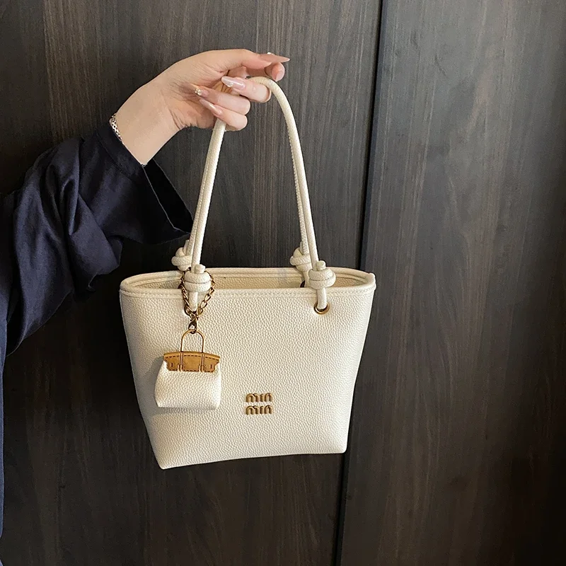 

High End Women Luxury Leather Elegant Fashion Shoulder Bag Designer Tote Handbag For Fashionable Urban Daily Use