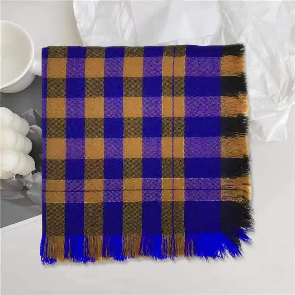 2025 Sciarpa quadrata in lana Decorazione con nappa Modello scozzese Donna uomo Sciarpa lavorata a maglia Addensare Sciarpe calde al collo Sciarpe alla moda