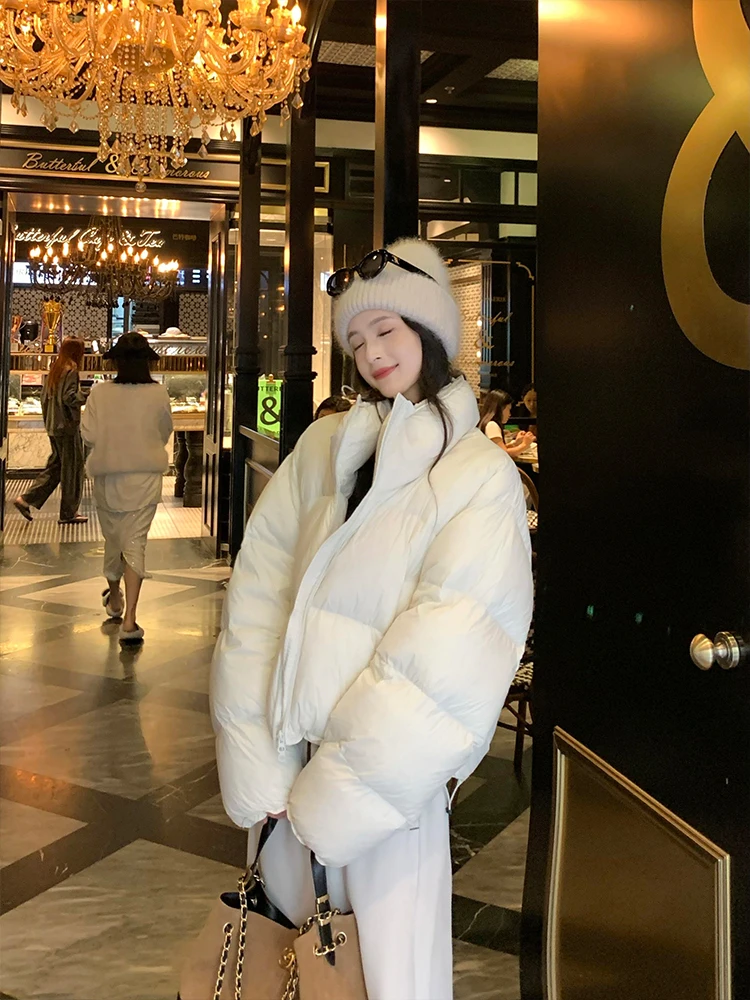 

Женская утепленная куртка-пуховик Linyener White 90% пух, с воротником-стойкой, свободного кроя, из полиэфирного волокна