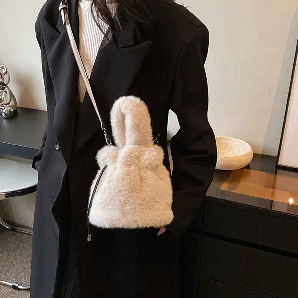 Korean Style Plush Bucket Bag Niche Design Solid Color Faux Rabbit Fur Handbag Crossbody Bag Handbag Small Phone Bag Travel