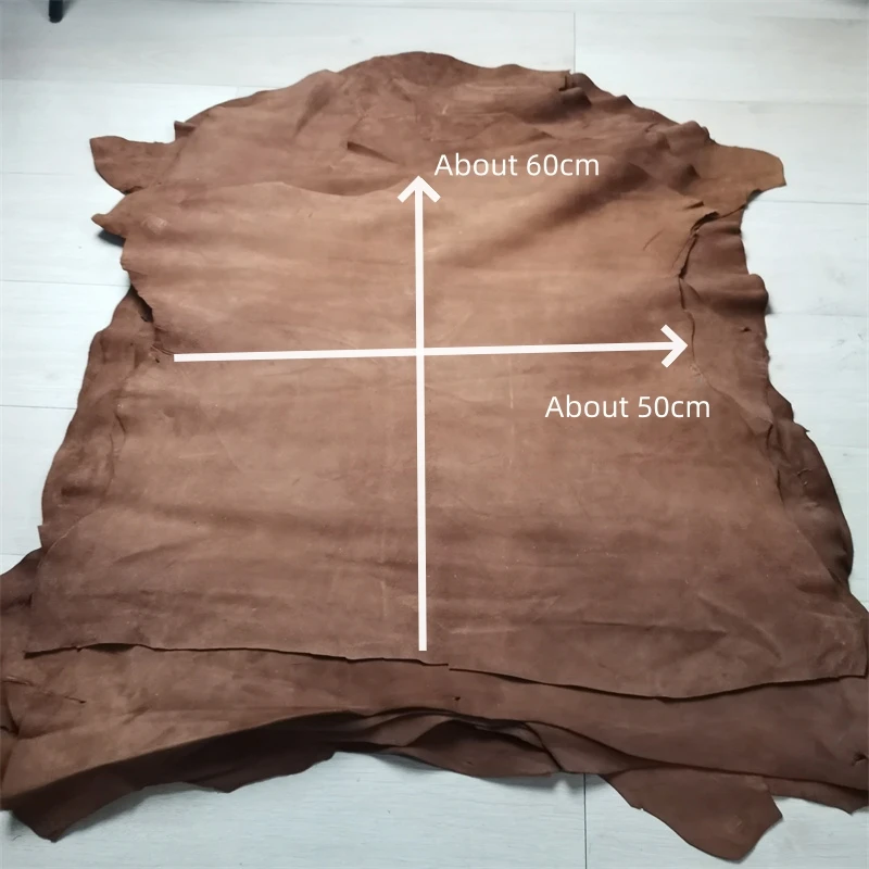 1 mm braunes schwarzes Schaf-Wildleder. Oberleder. Echtlederstoff. Handgefertigtes DIY für Kleidung im Inneren. Paketkante. Ganzes Schaffell – Detail 1