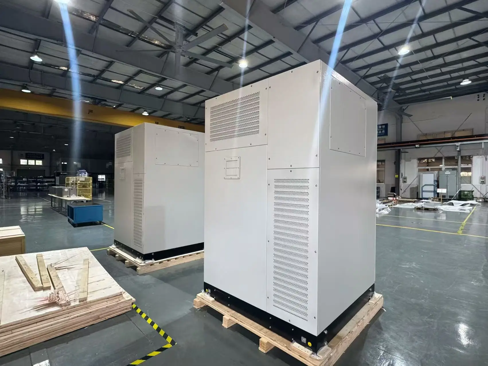 OEM BESS Large Industrial Outdoor Lithium Ion Battery Container 100Kwh 1MWh Off-Grid Solar Energy Storage System Commercial