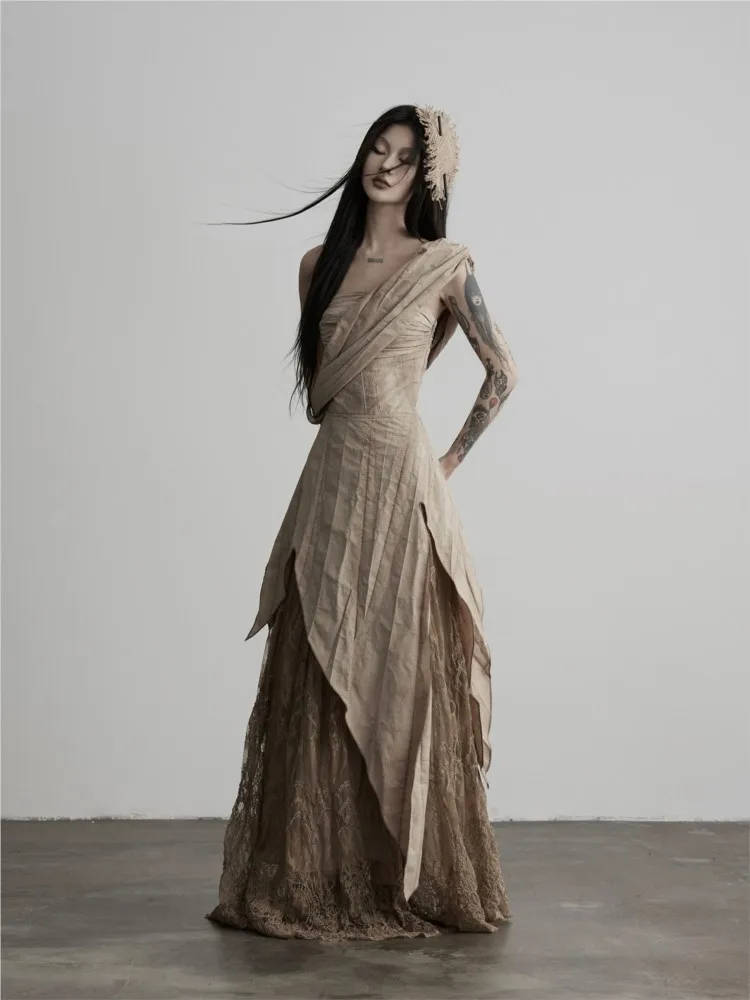 Lace spliced layered single-sided halter waist-cinching long dress