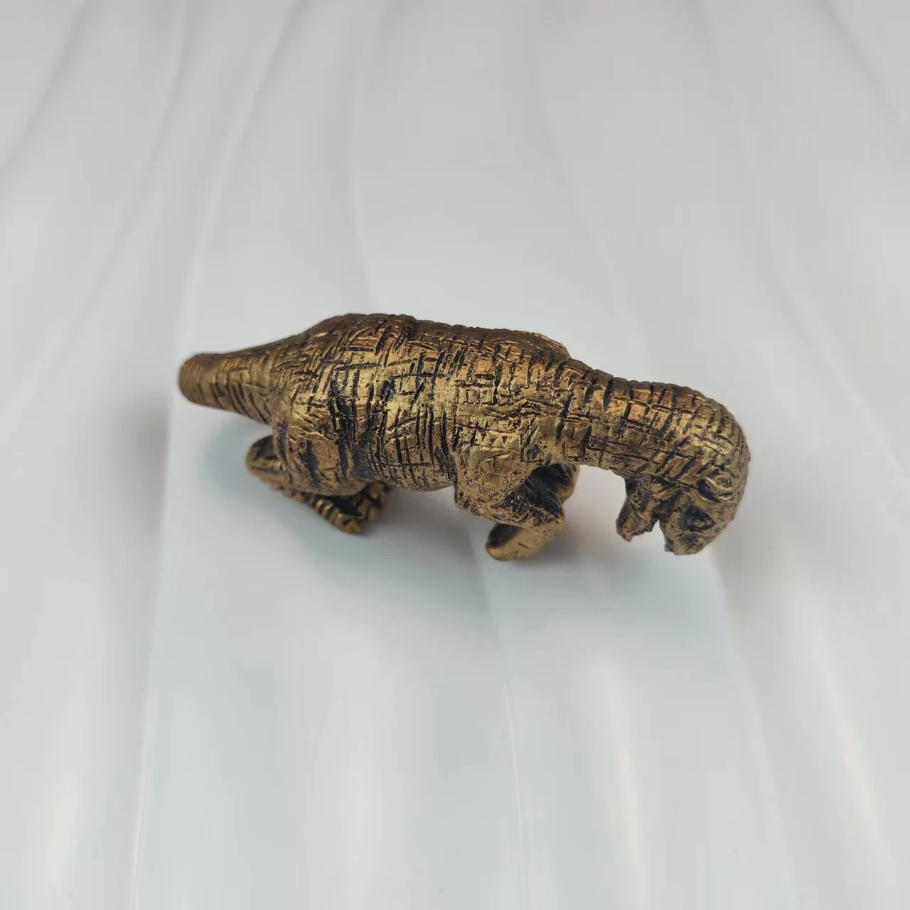 Decorated dinosaur statues, plant hangers decorated dinosaurs, cute animals, potted plants, buddies, dinosaurs, decorative hange
