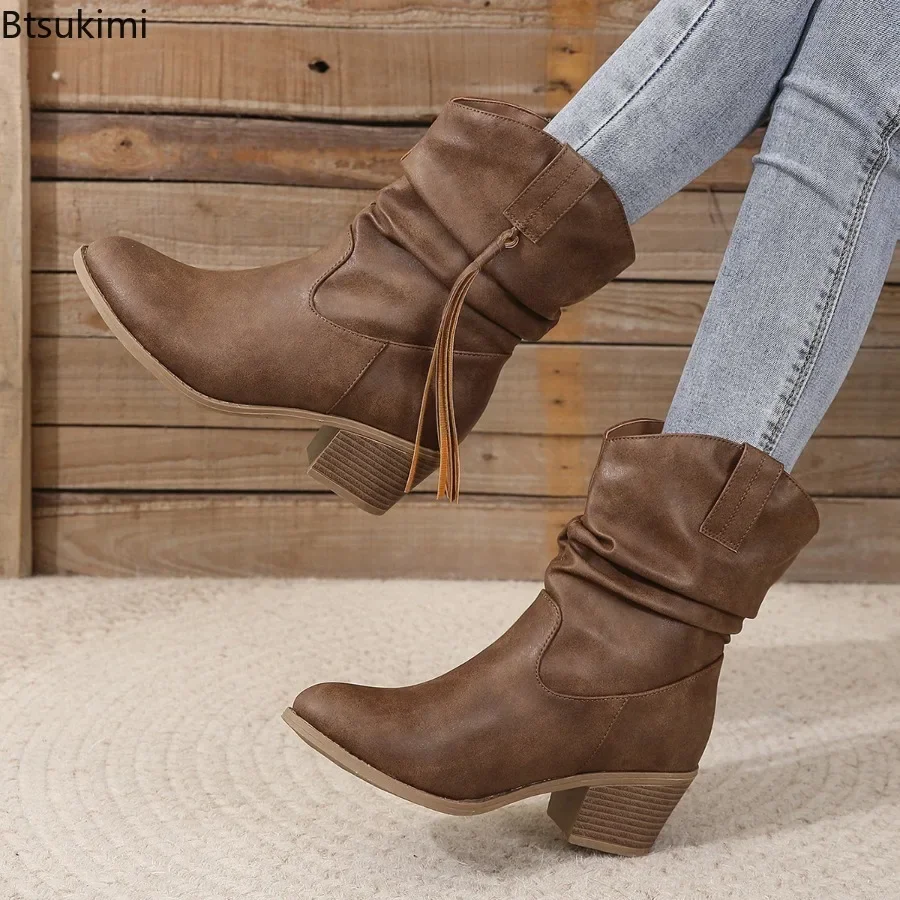 Stivali corti da Cowboy occidentali da donna tacchi medi grossi scarpe da donna con punta a punta retrò scarpe con Design nappa per stivali pieghettati da donna