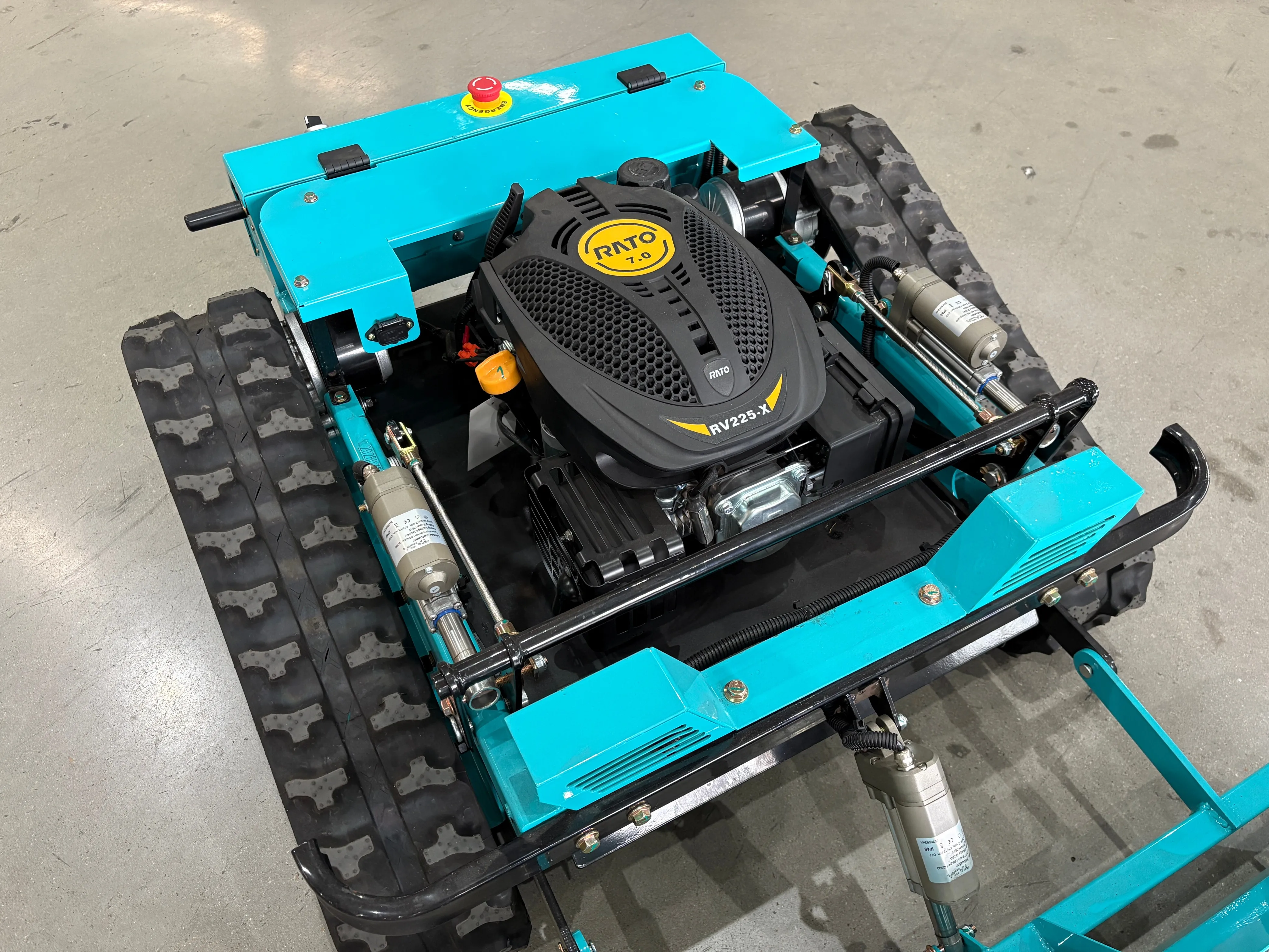 

Customized Remote Control Lawn Mower for Small Yard with 200m Range - High Work Efficiency & Factory Direct Sale