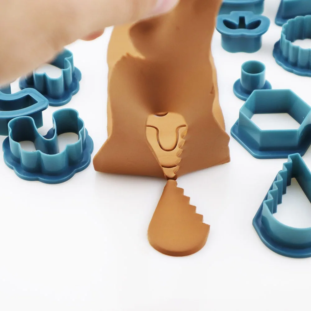 142Pcs Plastic Clay Cutter Equipped with storage bag Various shape cutters Jewelry Mold Lightweight & easy to use
