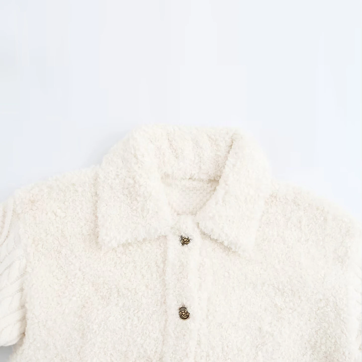 Nuova Collezione Autunno 2025: Giacca da Donna in Maglia con Filato Ritorto e Patchwork in Pelle di Pecora, Cappotto in Maglia con Pelliccia Integrata