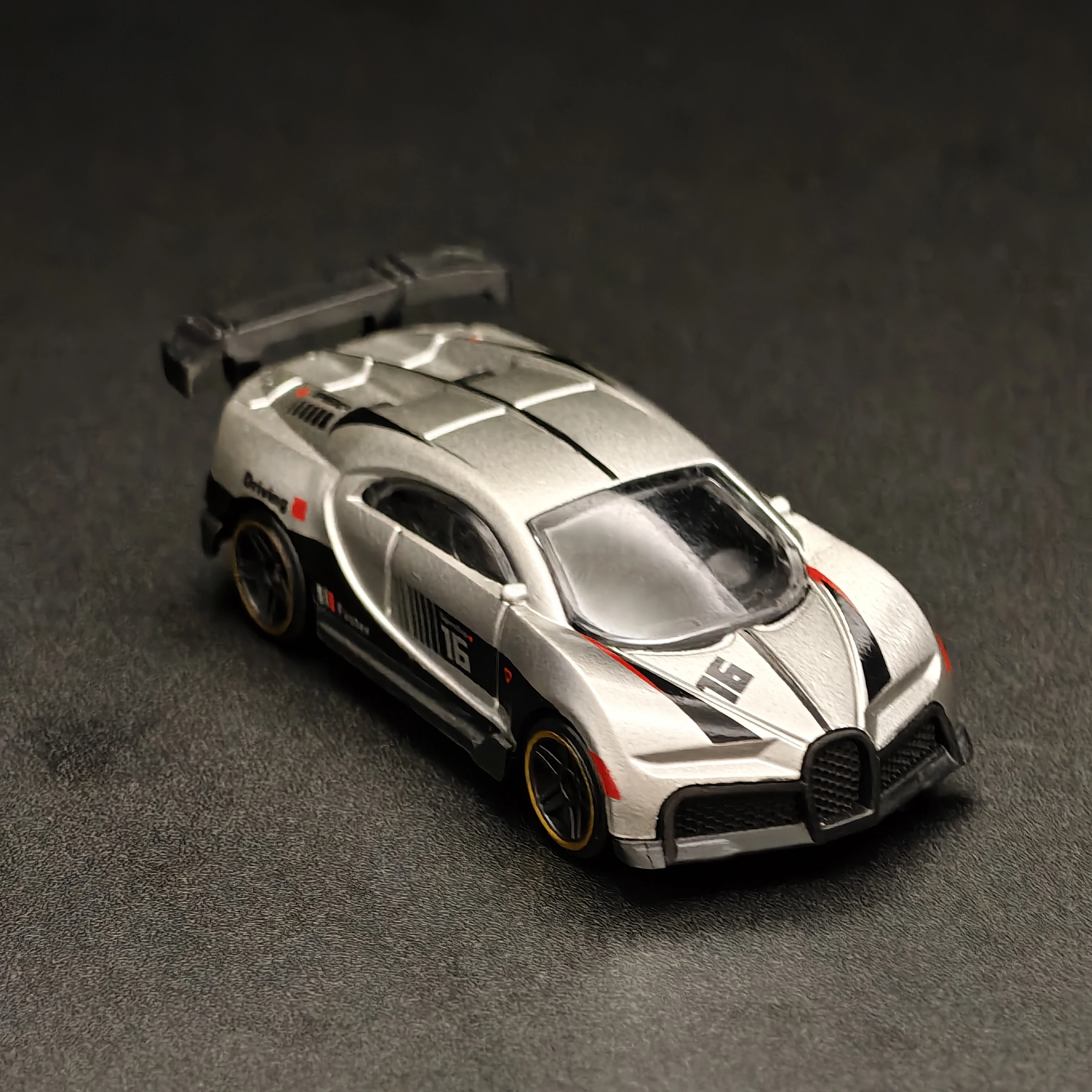 1/64 Diecast Alloy Sports Car Model Silver Racing Supercar with Rear Wing Spoiler Metal Miniature Toy for Collectors and Car Fan