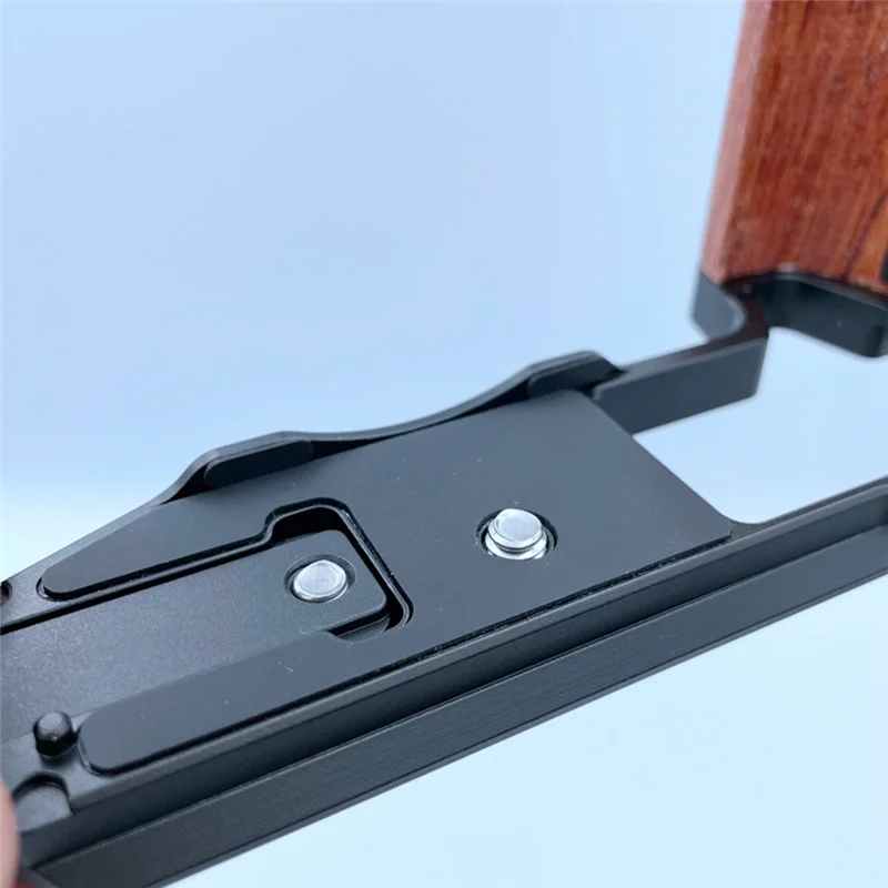 X46A_XT5 Portatarga a L verticale regolabile esteso a sgancio rapido