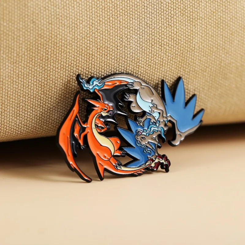 Moda Mega Charizard XY Cartoon Spille in metallo Anime Periferiche Zaino Borsa Decor Distintivi in lega Spilla Regali di compleanno per bambini
