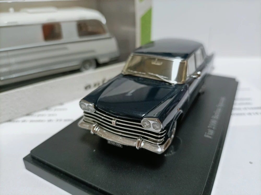 

Autocult 1:43 Fiat 2100 Berlina Speciale 1959 Simulation Limited Edition Resin Metal Static Car Model Toy Gift