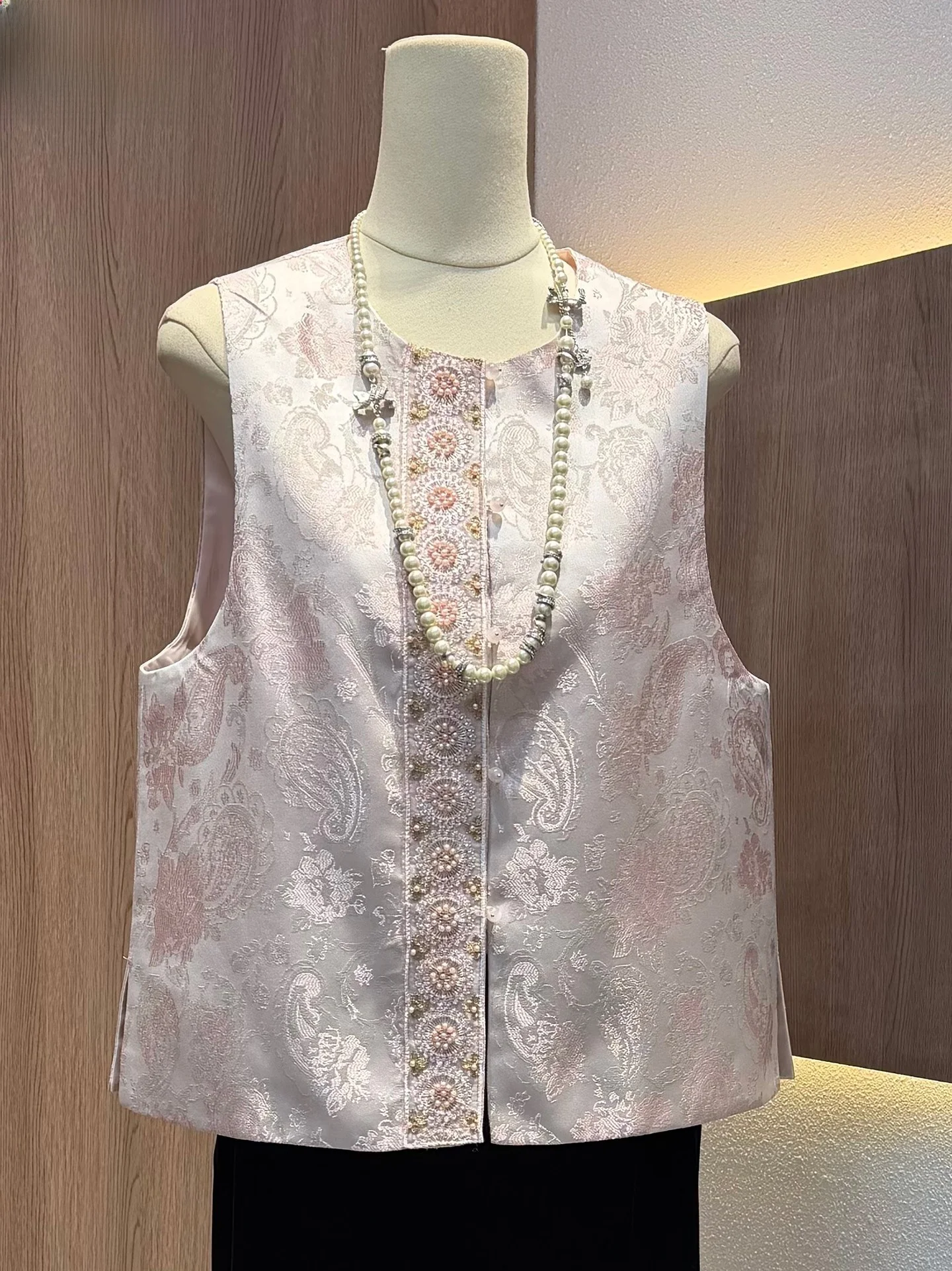 

Pink Embroidered New Chinese Sle Women's Vest round Ne Svel Satin Fabric Faionable Young National Sle Buttoned