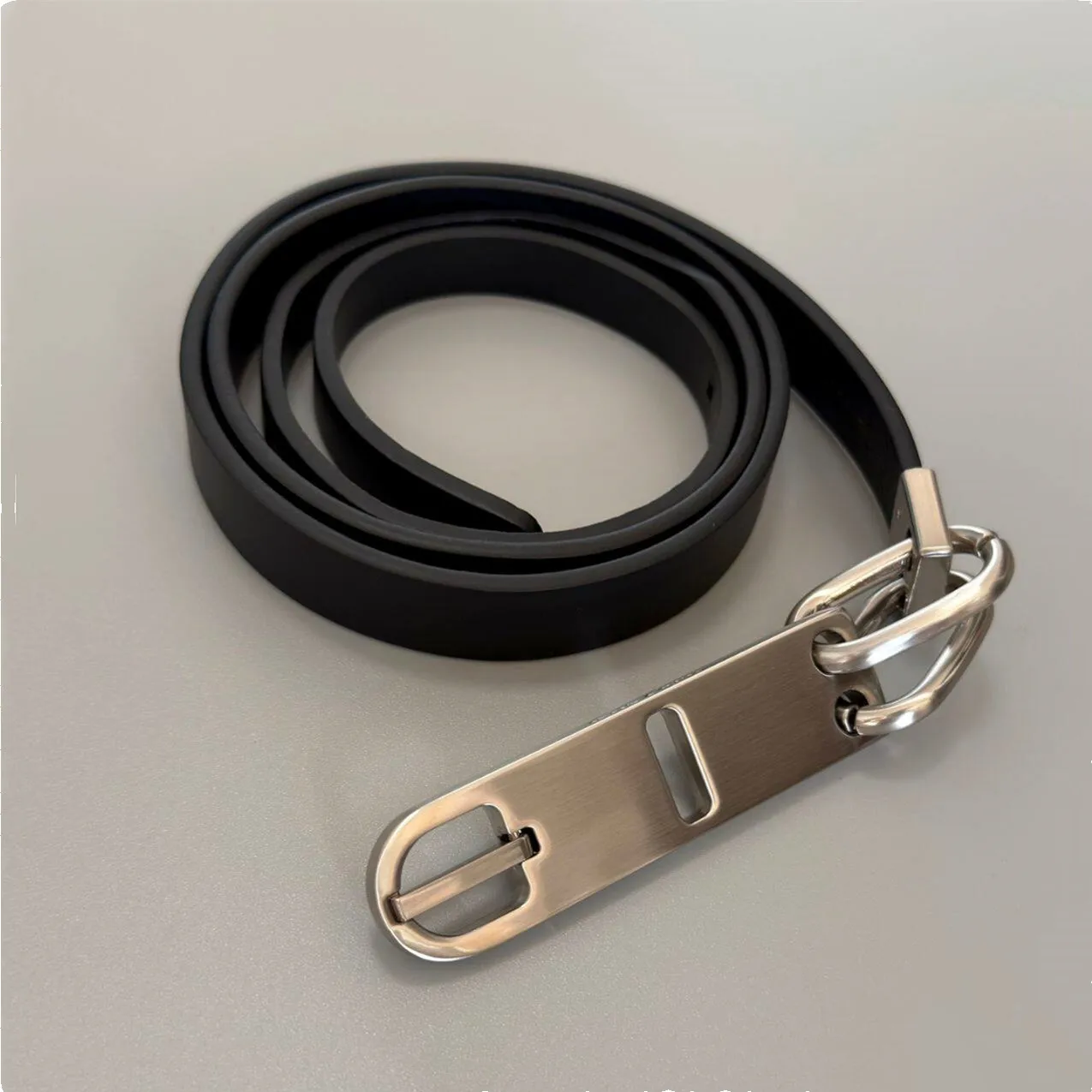 ceinture-en-cuir-unisexe-avec-boucle-en-metal-simple-style-retro-sombre-elegante-accessoires-vestimentaires-de-haute-qualite